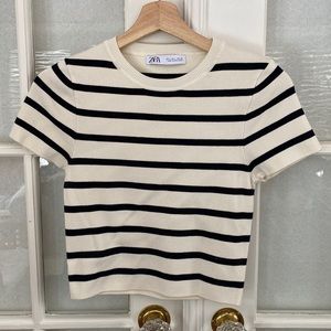 Knitted striped T-shirt (slightly cropped)